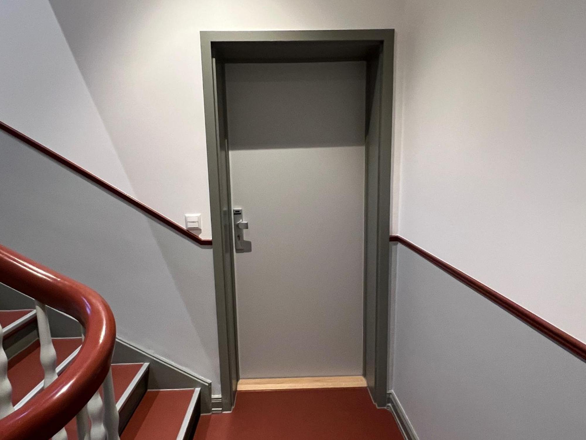 Kranich Mit 3 Zimmern, Infrastrukturlage Hh Langenhorn, Naehe Airport, Boxspringbetten Und Arbeitsplaetzen Mit Glasfaser Wlan Apartment