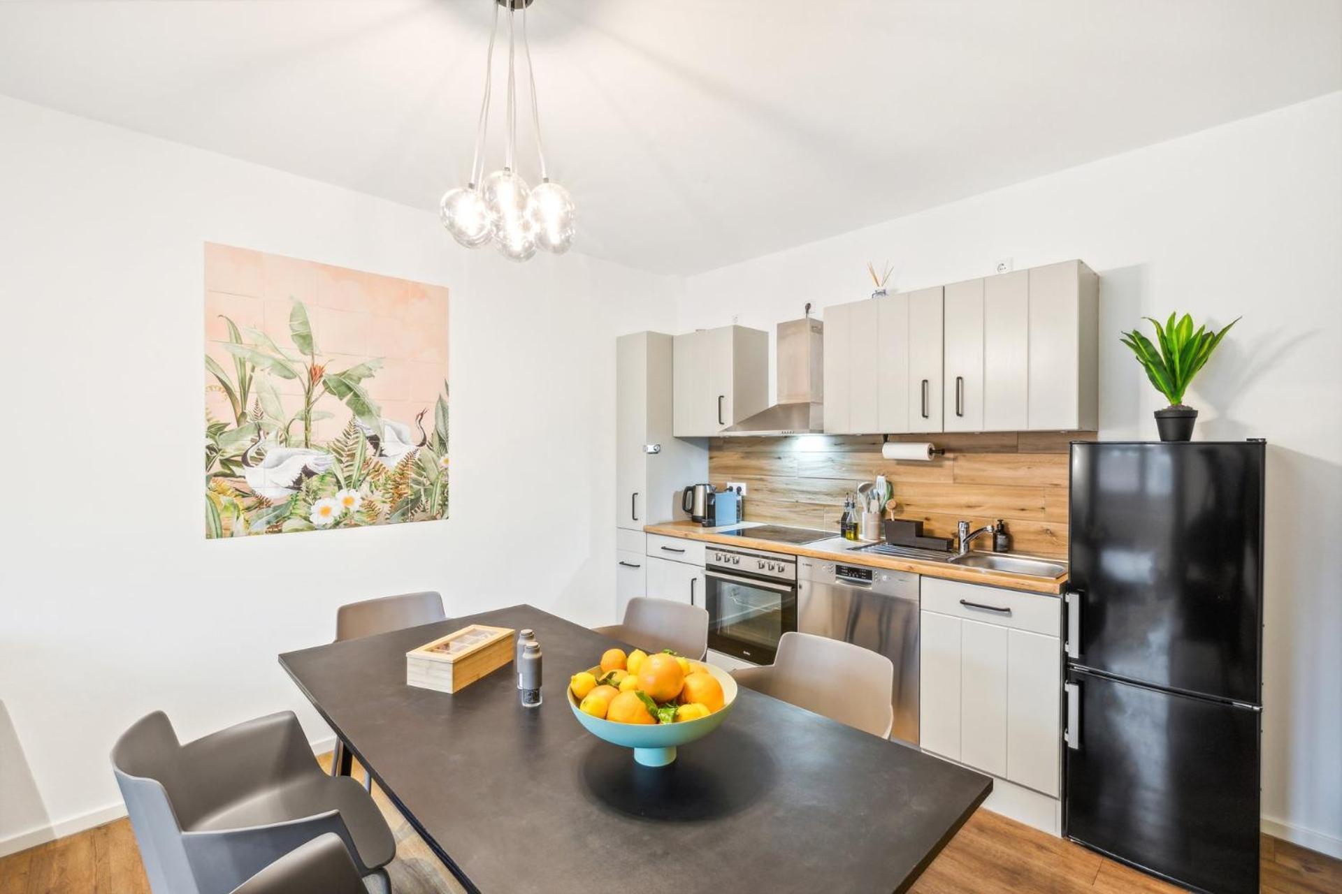 Kranich Mit 3 Zimmern, Infrastrukturlage Hh Langenhorn, Naehe Airport, Boxspringbetten Und Arbeitsplaetzen Mit Glasfaser Wlan Apartment Hamburg