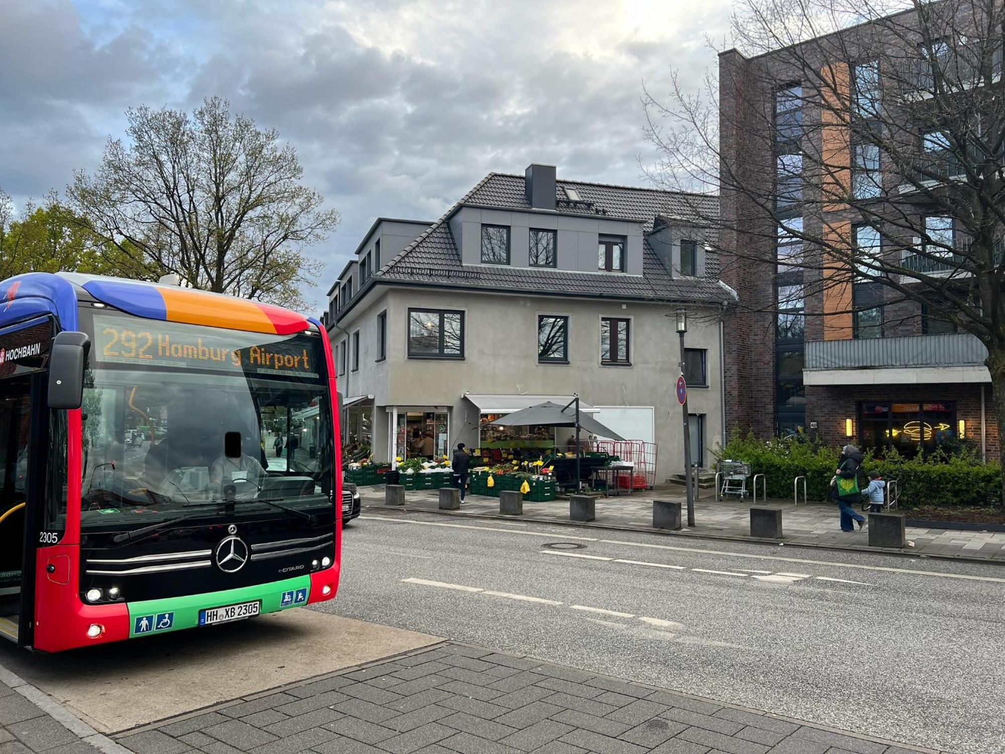 Kranich Mit 3 Zimmern, Infrastrukturlage Hh Langenhorn, Naehe Airport, Boxspringbetten Und Arbeitsplaetzen Mit Glasfaser Wlan Hamburg